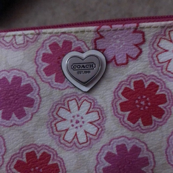 RARE VALENTINES COACH WRISTLET NWOT - Picture 2 of 6